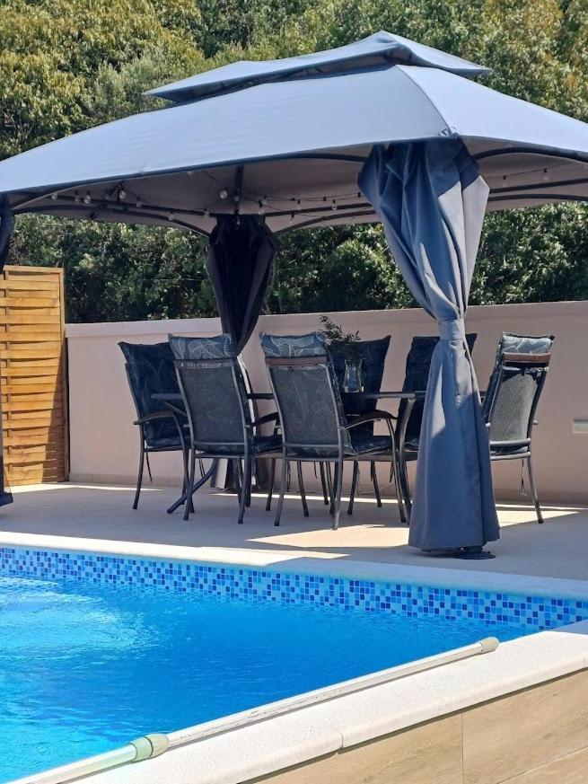 Apartman Debora Sa Privatnim Bazenom Pula Exterior foto