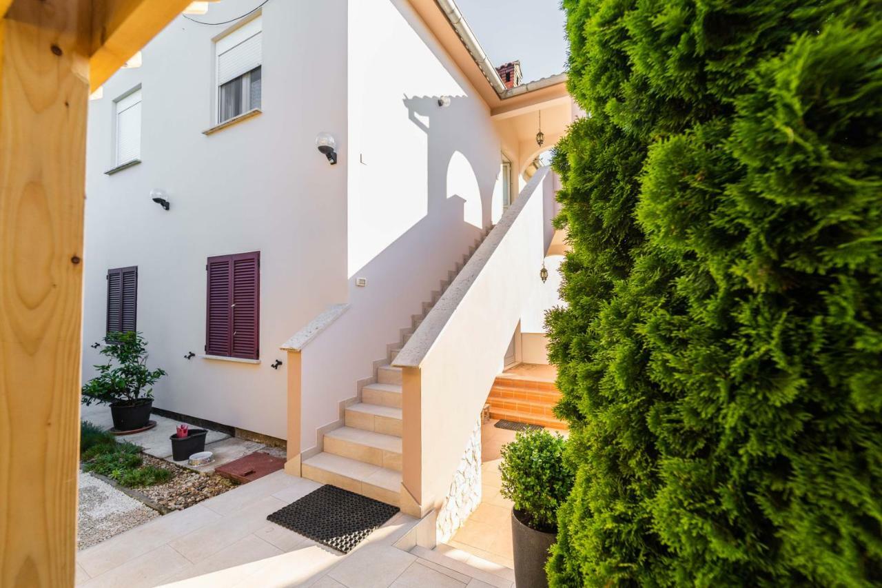 Apartman Debora Sa Privatnim Bazenom Pula Exterior foto
